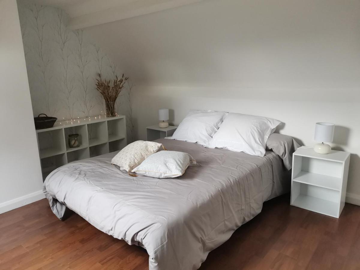 Chambre Double Avec Salle De Bains Privative Moyon Εξωτερικό φωτογραφία